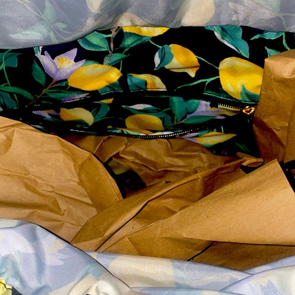 Victoria’s Secret straw bag lined with lemons and black, fake leather - Picture 5 of 7